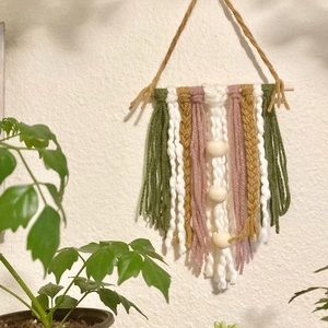 Mini yarn wall hanging